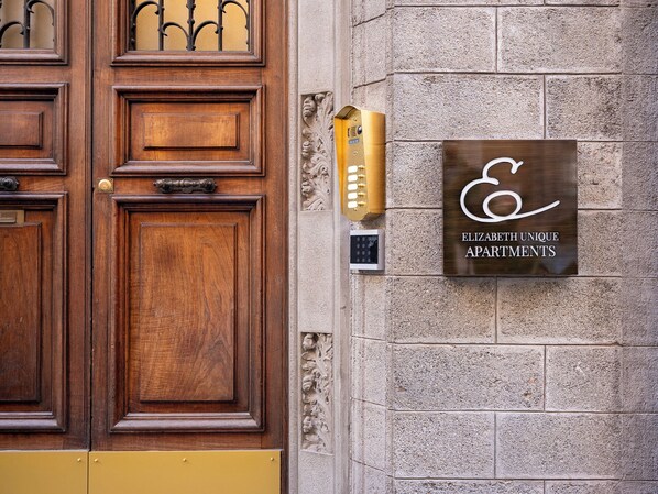 Majoituspaikan sisäänkäynti