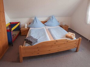 2 間臥室、布置獨特、熨斗/熨衣板