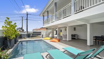 ๋น๋ผ | 3 ๊ฐ์ ์นจ์ค