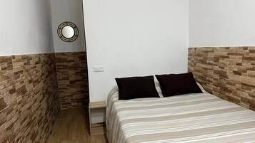 2 habitaciones, tabla de planchar con plancha, wifi y ropa de cama
