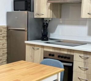 Fridge, microwave, oven, coffee/tea maker - Apartamento Caleta Beach (Cádiz)