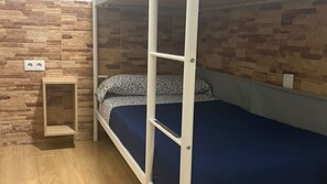 2 makuuhuonetta, silitysrauta/-lauta, Wi-Fi, vuodevaatteet