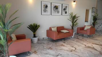 Coin salon dans le hall