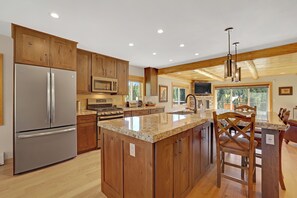 Fridge, microwave, oven, stovetop - Modern Townhome with Private Hot Tub and Picturesque River and Mountain View! (Breckenridge)