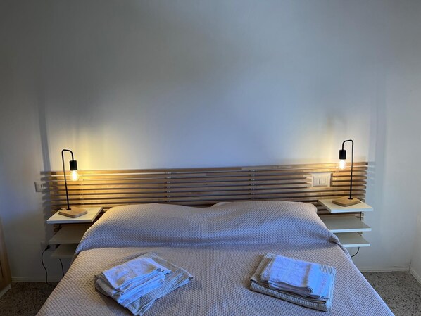 2 bedrooms, WiFi, bed sheets