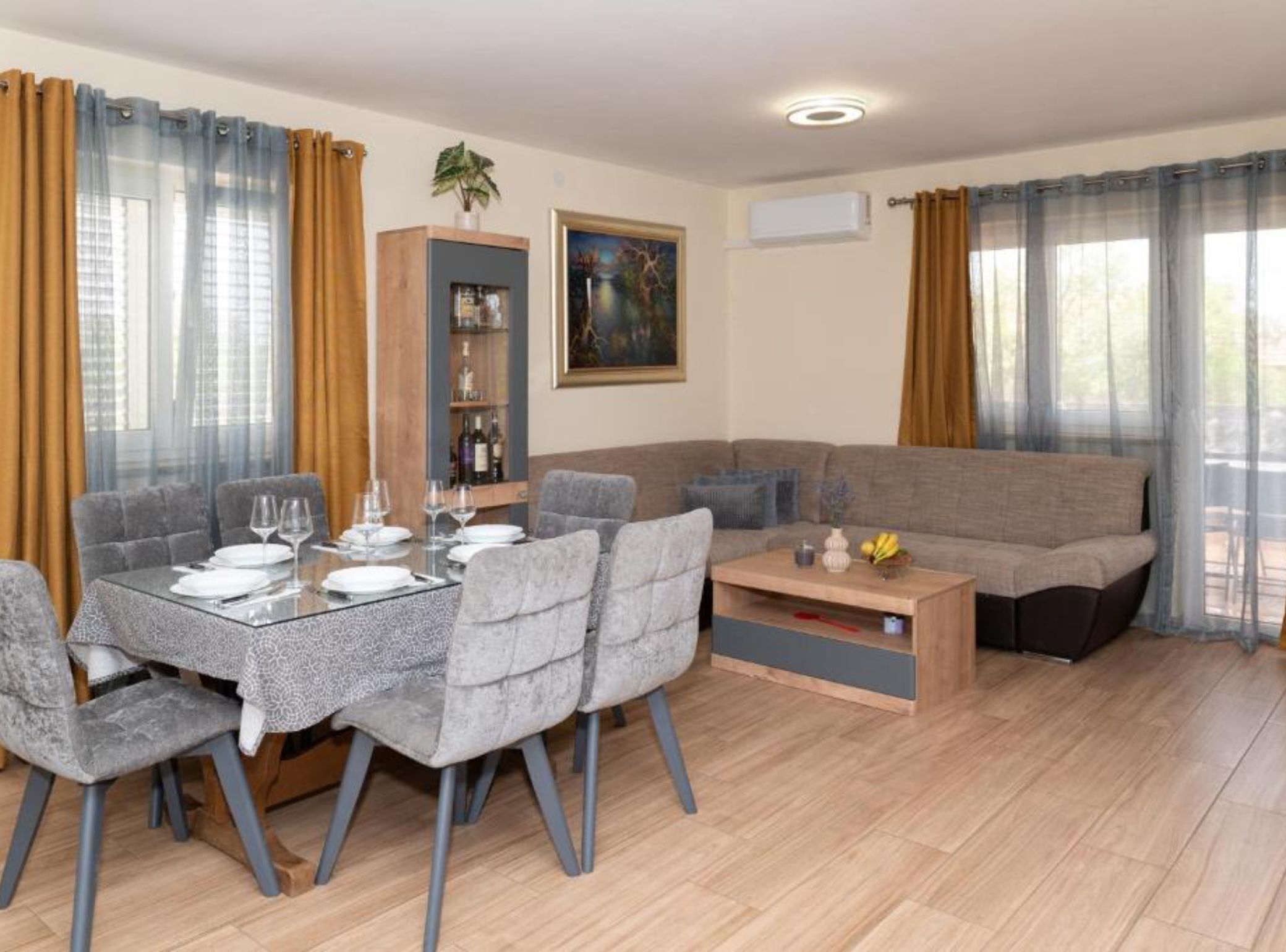 Villa (Five Bedroom Villa With Pool) | Living room | 32-inch flat-screen TV with cable channels