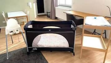 1 bedroom, iron/ironing board, travel cot, Internet