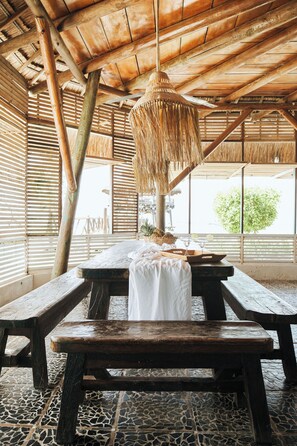 Restaurant - El Embrujo Tintipan (Isla Tintipán)