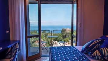 Minibar, in-room safe, desk, laptop workspace