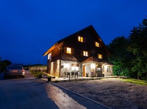 Apartment (Three-Bedroom Apartment) | Aussenbereich