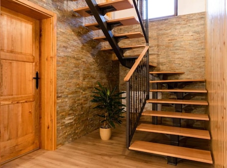 Apartment (Three-Bedroom Apartment) | Staircase