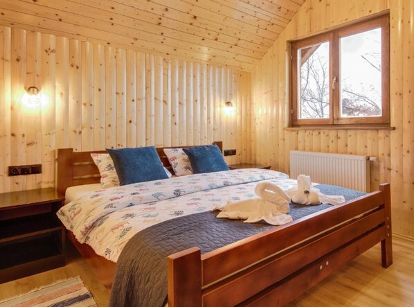 Apartment (Three-Bedroom Apartment)