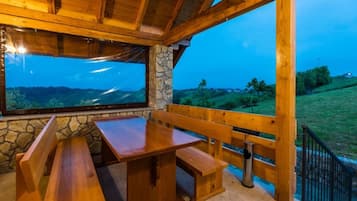 Apartment (Three-Bedroom Apartment) | Terrace/patio
