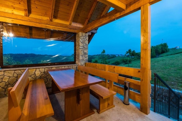 公寓 (Three-Bedroom Apartment) | 露台/庭院