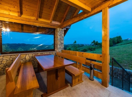 Apartment (Three-Bedroom Apartment) | Terrace/patio