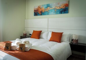 4 bedrooms, desk, iron/ironing board, WiFi - Villa in the mountains in front of a lake. (El Rasillo de Cameros)