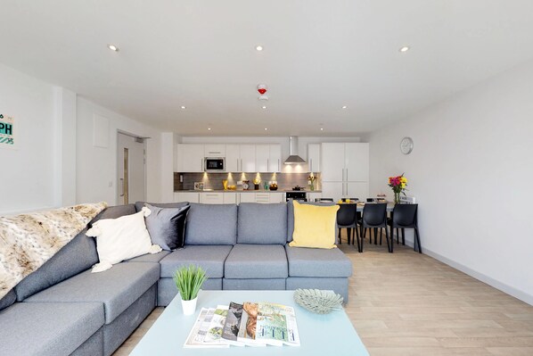 Single Room, Non Smoking | Shared kitchen