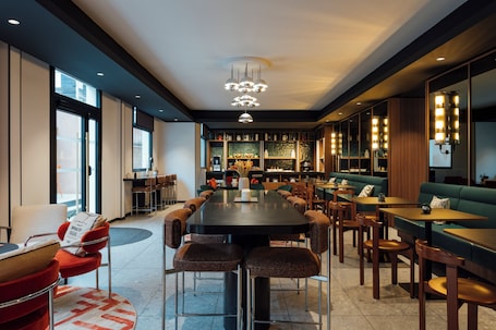 Exterior. Le Lumière