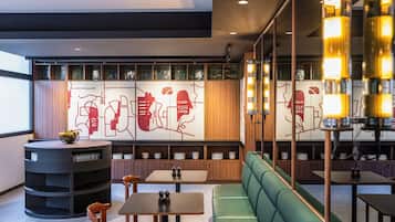 Desayuno buffet diario (EUR 14.50 por persona)