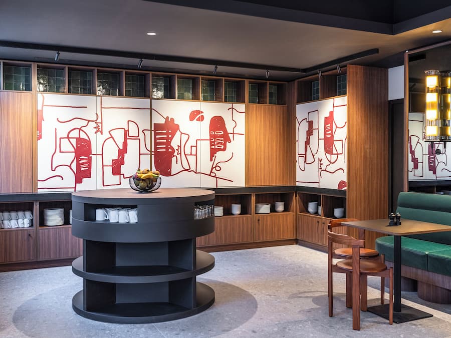 Desayuno buffet (EUR 14.50 por persona)