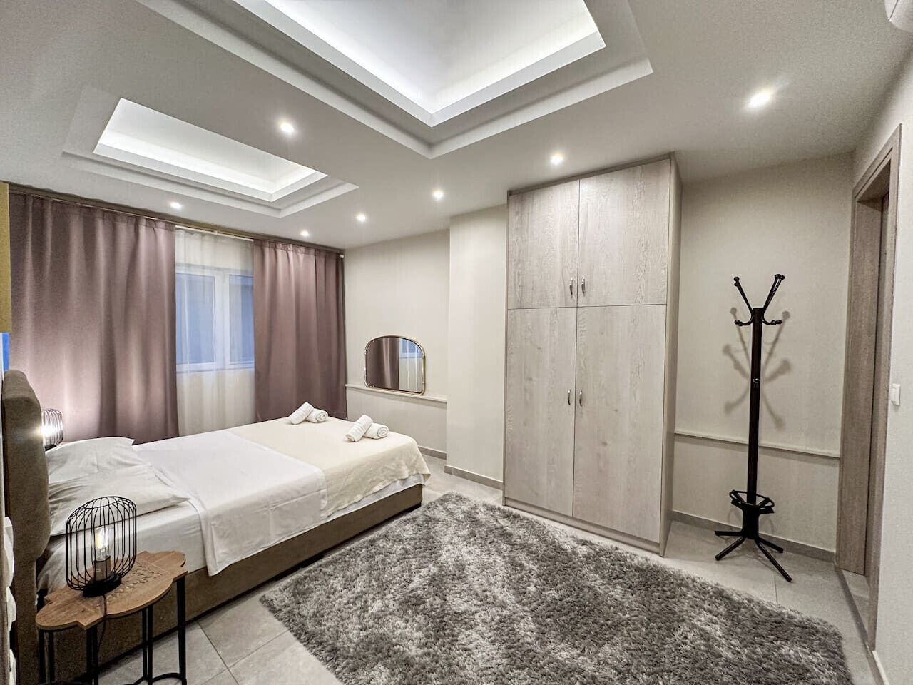 1 habitación, escritorio, tabla de planchar con plancha y wifi 