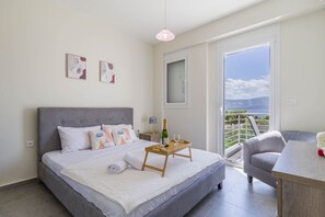 3 bedrooms, desk, iron/ironing board, WiFi