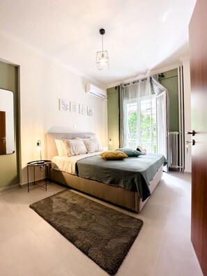 1 bedroom, desk, iron/ironing board, WiFi - Metro Chic Renovated Studio (Athina)