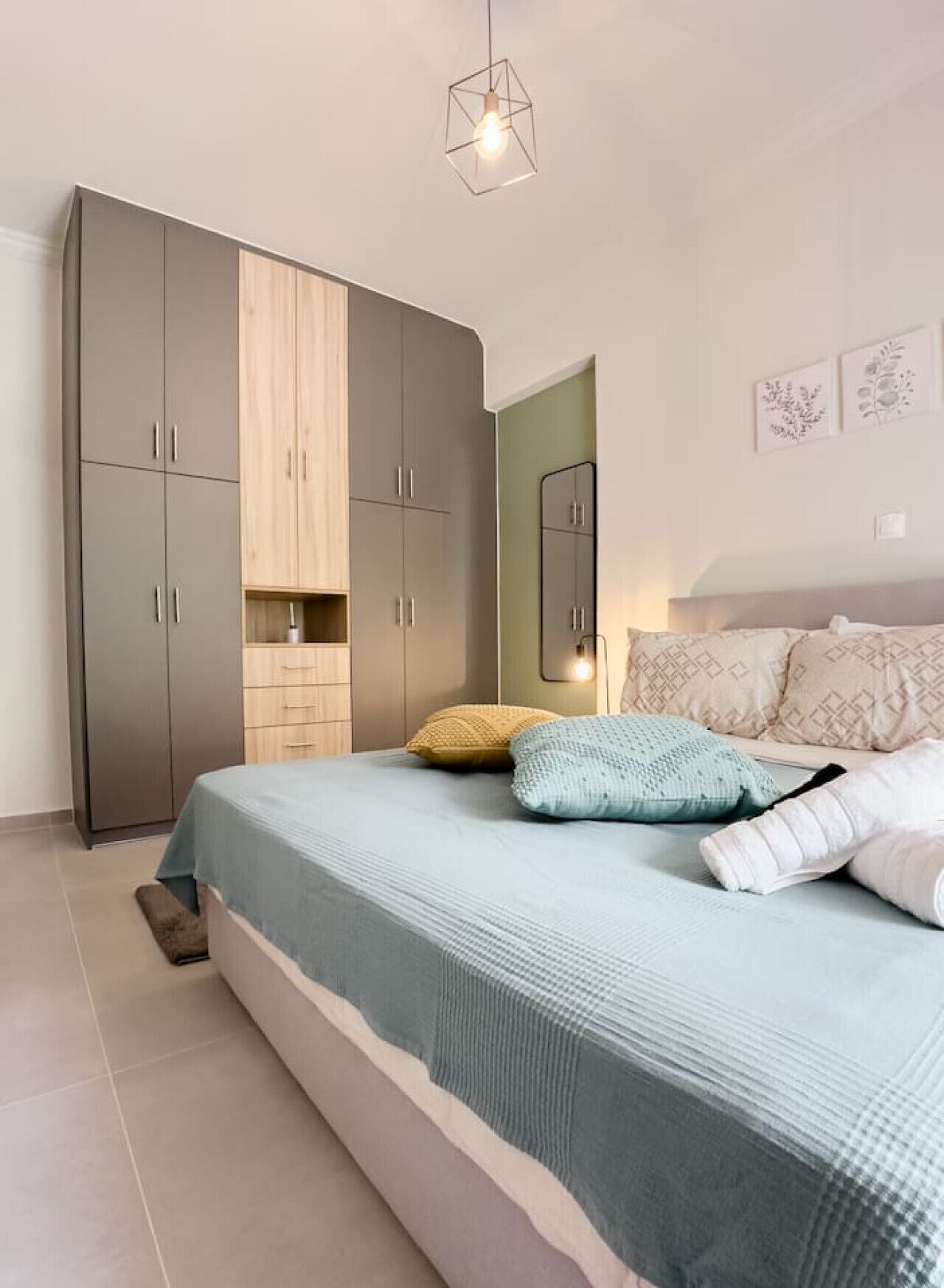 1 bedroom, desk, iron/ironing board, WiFi