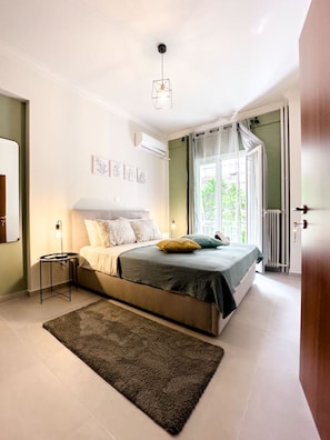 1 bedroom, desk, iron/ironing board, WiFi - Metro Chic Renovated Studio (Athina)