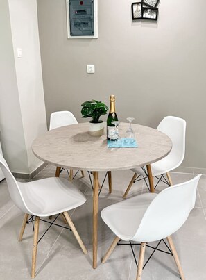 Dining - Metro Chic Renovated Studio (Athina)