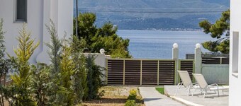 Modern, Cheerful & Dream Catching Villa in Corinth