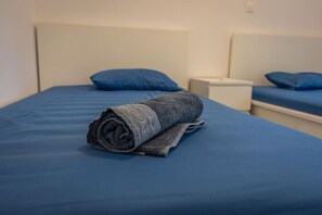 3 bedrooms, desk, iron/ironing board, WiFi