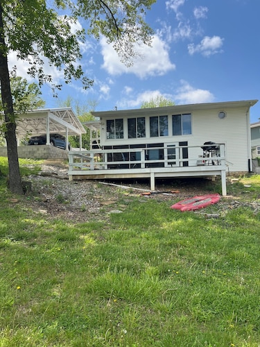 Pet Friendly/Professional Host/Kayaks/Waterfront