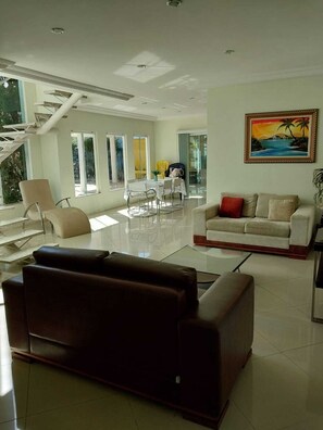 Smart-TV og stereoanlegg