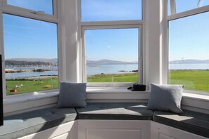 傳統公寓, 3 間臥室, 海景, 海濱 | 客廳 | 35 吋LCD 電視連衛星電視頻道