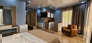 Studio phong cách cổ điển, ban công | 1 phòng ngủ, phòng cách âm, bàn ủi/dụng cụ ủi quần áo 