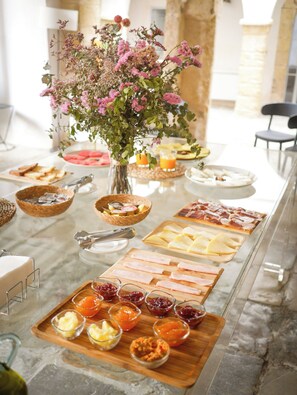 Petit déjeuner buffet compris tous les jours