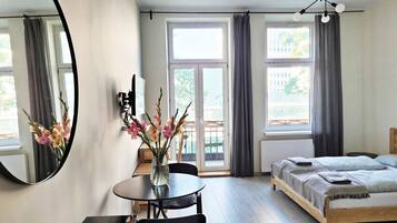 Caja de seguridad en la habitación y escritorio