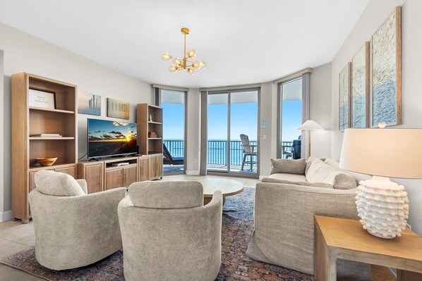 コンドミニアム ベッド (複数台) (Emerald Dolphin unit 1520) | リビング エリア | テレビ