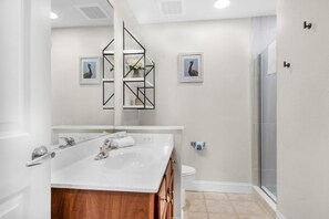 Bathroom - Emerald Dolphin Unit 1520 (Pensacola Beach)