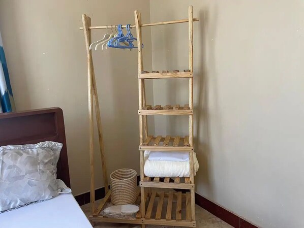 2 عدّة غرف نوم وواي فاي وملاءات أسرّة