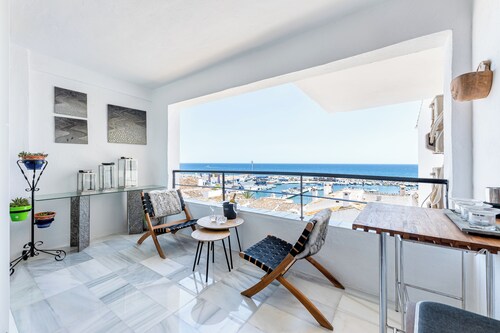 Puerto Banus 3 bed Holiday Apartment with with panoramic sea and yacht views