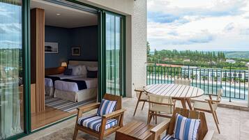 Suíte Deluxe Twin Vista Surf | Roupas de cama antialérgicas, frigobar, cofres nos quartos