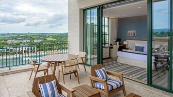 Suíte Surf Lodge King | Roupas de cama antialérgicas, frigobar, cofres nos quartos