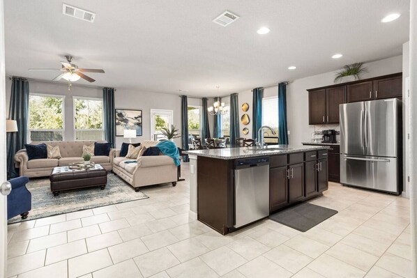 Smart TV, books - Relaxing 3BR Oasis Near SeaWorld (San Antonio)