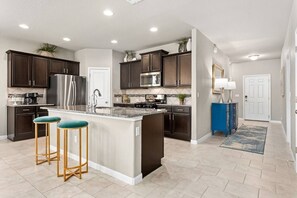 Fridge, microwave, oven, stovetop - Relaxing 3BR Oasis Near SeaWorld (San Antonio)