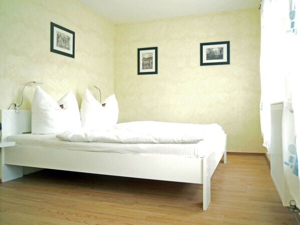 House | 2 bedrooms, individually furnished, iron/ironing board