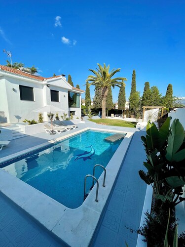 Luxury Retreat in Monteluz: Pool, Gardens & Privacy. Granada
