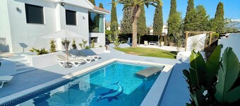 Luxury Retreat in Monteluz: Pool, Gardens & Privacy. Granada