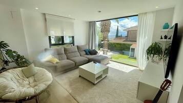 Smart TV, video games